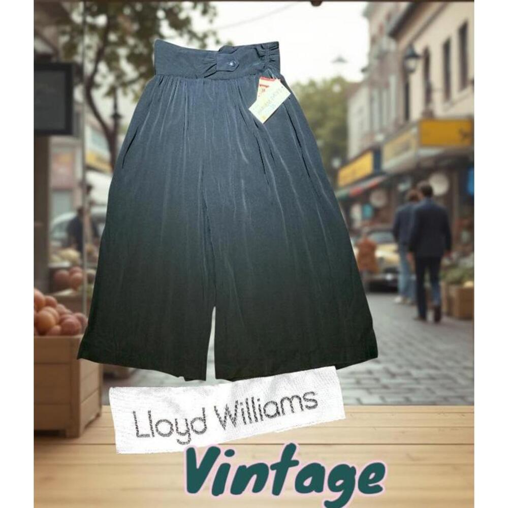 Lloyd Williams culottes skirt.  Size 10. Vintage. NWT.  Very RARE.